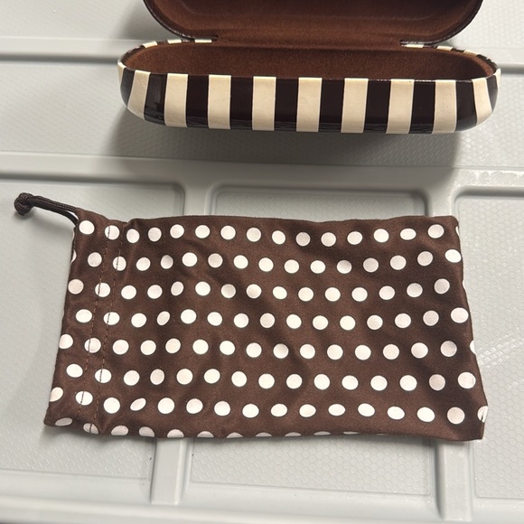 Henri Bendel Sunglass Case with Dustbag - Picture 4 of 4